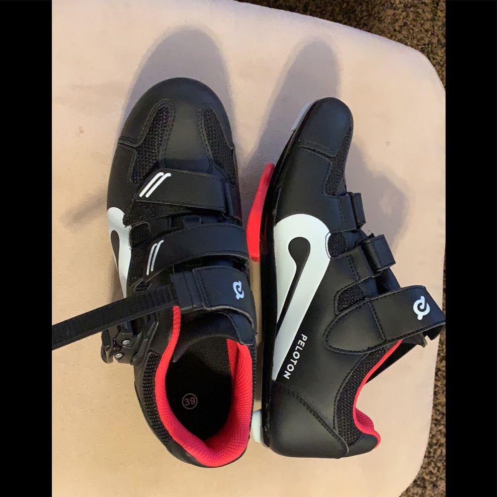 Women’s size 8 Peloton bike shoes